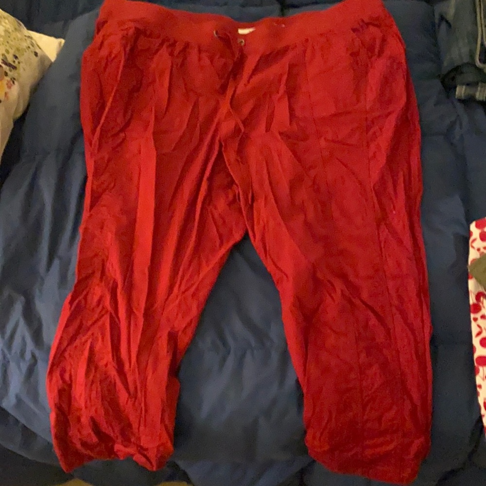 Torrid red cropped pants